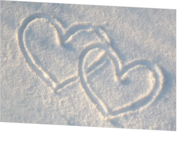 Liefdeskaart hartjes in de sneeuw