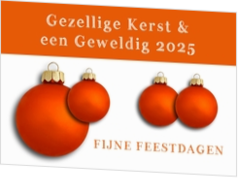 Kerstkaart oranje kerstballen