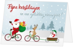 Kerstkaart kerstman en rendier op de fiets