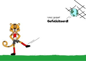 Vrolijke kinderkaart met een tijger met voetbalschoenen en een voetbal (dubbel)