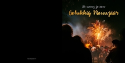 Kerstkaart met nieuwjaarsviering met vuurwerk